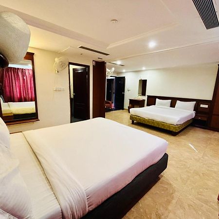 Hotel Sandalwood Inn บังกาลอร์ ภายนอก รูปภาพ