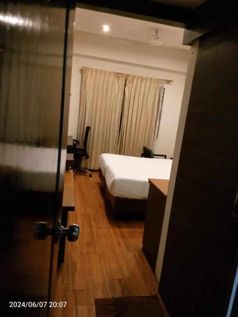 Hotel Sandalwood Inn บังกาลอร์ ภายนอก รูปภาพ